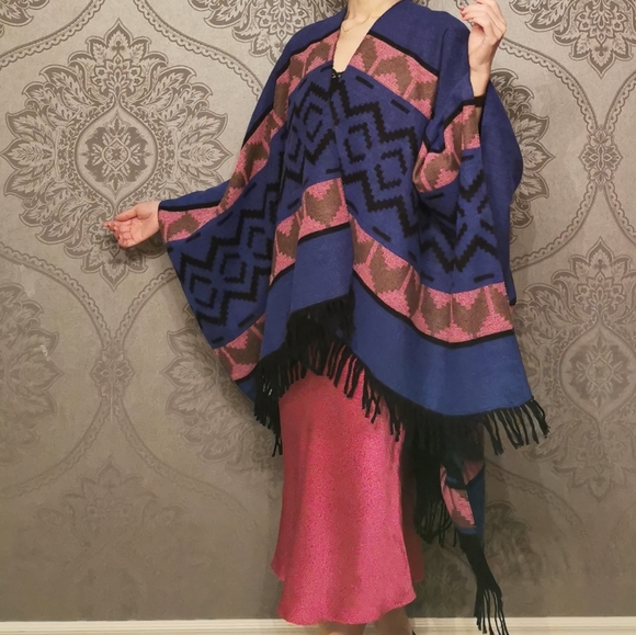 NWOT made in turkey poncho cape wrap shawl - Picture 5 of 8